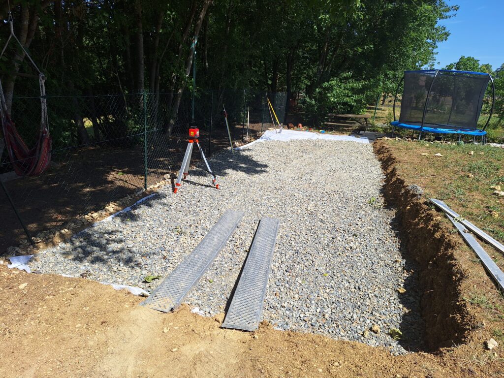 Création d’un terrain de pétanque à Escurolles (03110) : chantier Terra-Vert